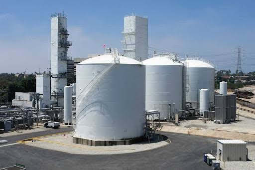 Large scale cryogenic test facilities